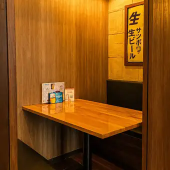 ◆2名様からご利用可能なプライベート感溢れる上質な完全個室空間。周囲の視線や喧騒を一切気にすることなく、落ち着いた上品な雰囲気の中で極上のお料理と会話をゆったりとお楽しみいただけます。大切な方とのデートやご接待、特別なお祝い事、普段の贅沢なお食事にも最適。至福の時間を心ゆくまで存分にご堪能ください。