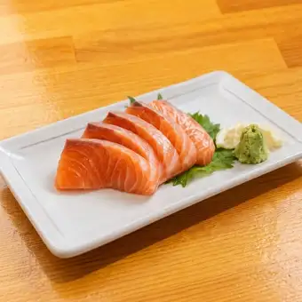 サーモンの刺身