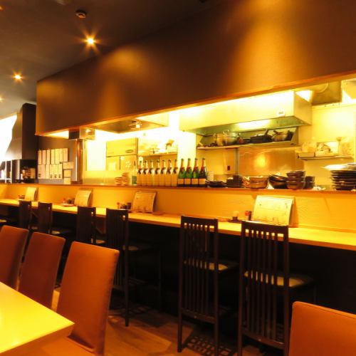 <p>[Counter seats] Counter seats where you can enjoy the cooking scenery in front of you.The cozy interior where you can feel the warmth of wood is a space that even one person can easily enjoy.You can enjoy your meal with peace of mind because the seats next to you are well spaced.</p>