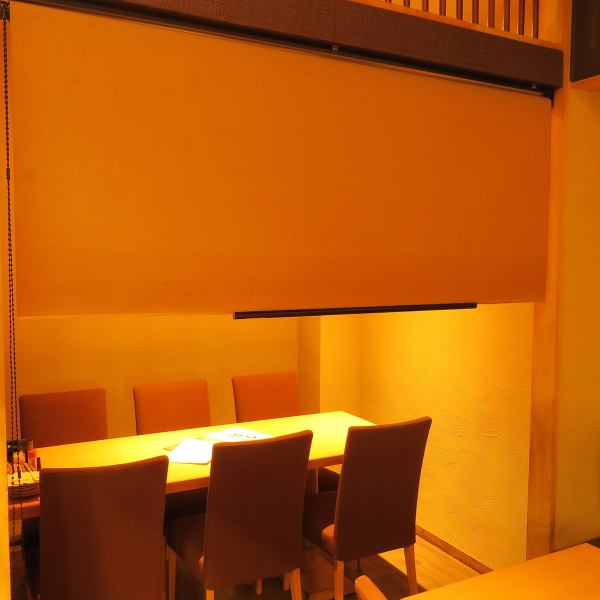 [Semi-private room seats] Semi-private room table seats with partitions can accommodate up to 6 people ◎ The warm and calm atmosphere is perfect for those who want to enjoy alcohol and conversation without hesitation.Please use it for various banquets!