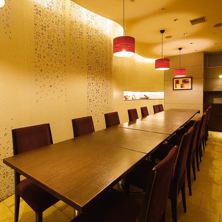 Equipped with private rooms that can accommodate up to 14 people. Perfect for entertaining or dining with loved ones.