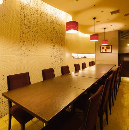 <Complete private room for up to 14 people> Please spend time in a private room even when the number of people is slightly large.A layout where you can enjoy a conversation together in a row.Ideal for banquets.