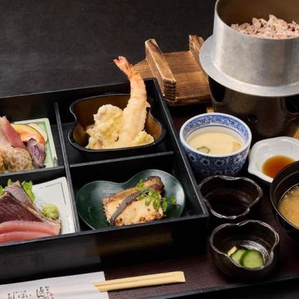 【月～木曜限定】ビールなし3時間飲み放題付！三元豚小鍋やお造りなど全9品『松花堂御膳コース』