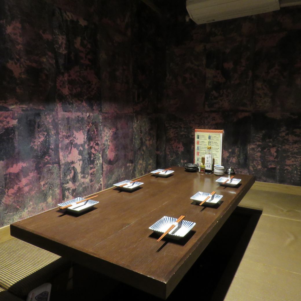 Completely private room! You can relax in the sunken kotatsu table. Up to 8 people can be seated.
