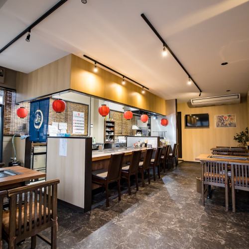 <p>店内にはTVがあり、スポーツ観戦も楽しめます。友人と一緒に盛り上がりながら、美味しい料理を味わう特別な時間をお過ごしいただけます。貸切も可能なので、大人数でのご利用にも対応しています。</p>