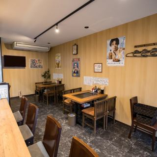 4名様のお席が×3卓ございます♪テーブル12名様まで対応可能です！