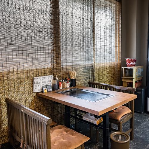 2名様～4名様までテーブル席ご希望のお客様は、お気軽にお申しつけください！！女子会や、ご家族様、会社宴会等、様々な利用シーンでご利用いただけます！！