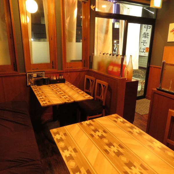 [Small to large groups OK!] Convenient table seating for casual everyday use.Accommodates up to 10 people.Please use it for all occasions, from casual meals to banquets.