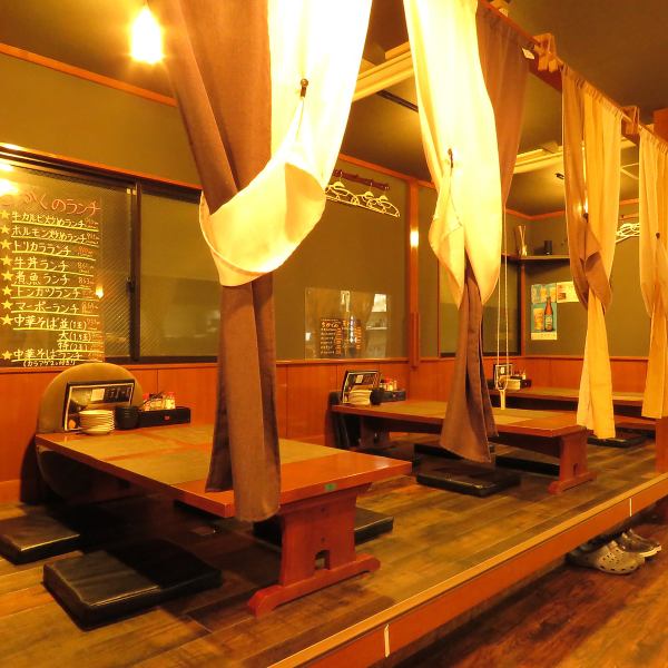 This is a tatami room where you can relax and relax.The seats are separated by roll curtains, so you can connect the seats together to create a spacious space.Recommended for party scenes such as welcome and farewell parties and company banquets ♪