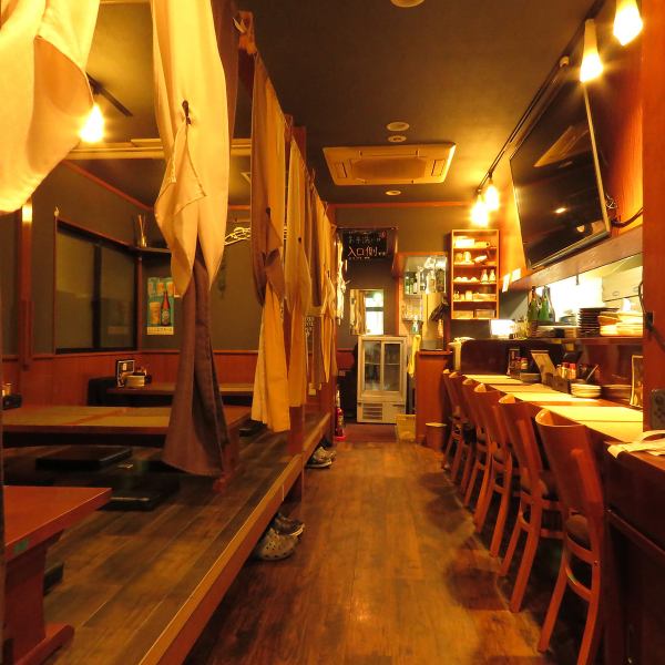 Drinks and food are served in a bright, fun and lively interior.You can enjoy a drink at the counter, or have fun at a table or tatami room.You can use it depending on your mood and occasion.