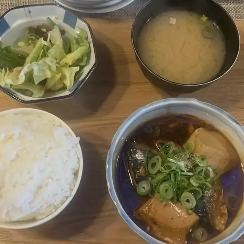 我们还供应鱼午餐。