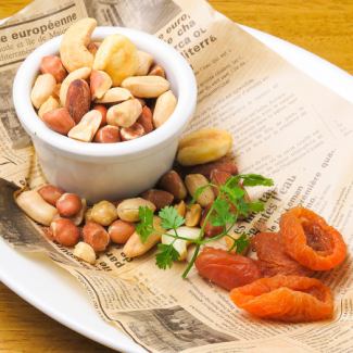 Dried fruits and mixed nuts