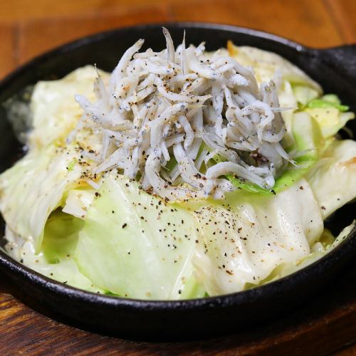 Sauteed whitebait and anchovy cabbage