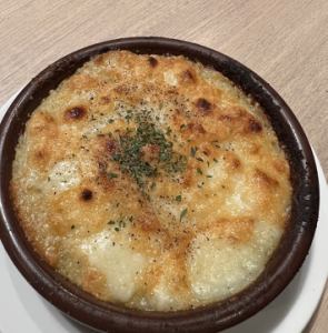 Mashed potatoes baked with cheese