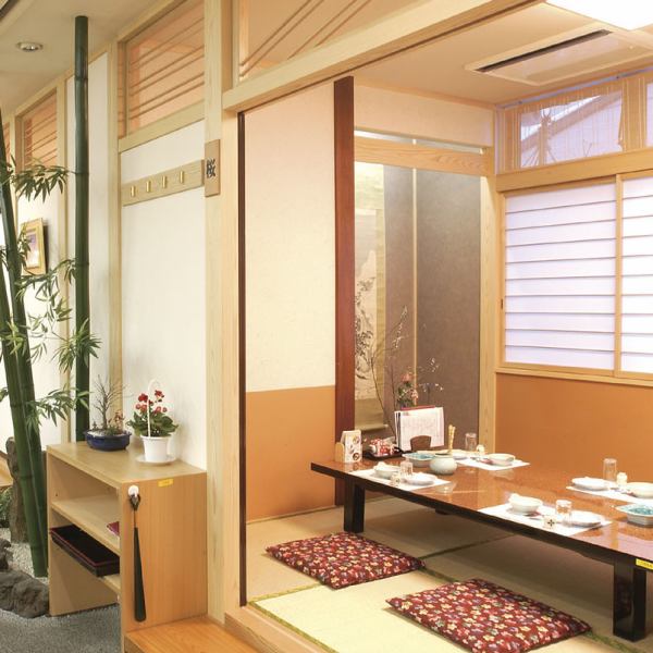 We also have private rooms available where you can relax.*A separate reservation fee of 220 yen will be charged for private rooms.