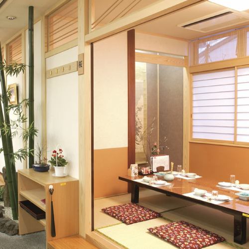 <p>We also have private rooms available where you can relax.*A separate reservation fee of 220 yen will be charged for private rooms.</p>