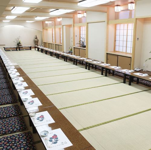 <p>[2nd floor banquet hall] Can accommodate large parties of up to 80 people.It can be used for many plans such as class reunions, welcome and farewell parties, and memorial services.Of course, small banquets can also be held in private rooms.Please feel free to contact us.*A separate reservation fee of 220 yen will be charged for private room seats.</p>