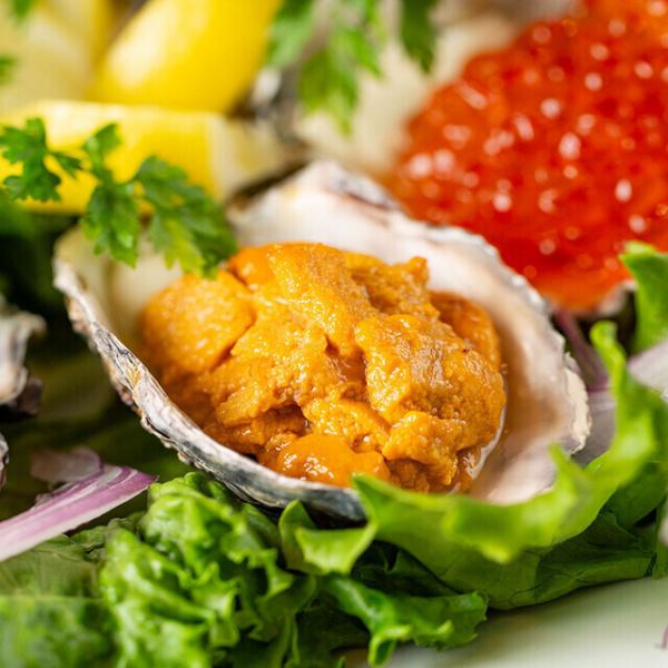 【カクテルオイスター】牡蠣にうにをのせた贅沢な創作料理！「ウニ＆オイスター」
