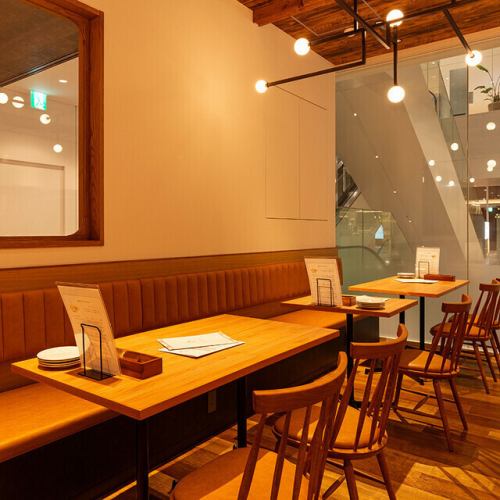 広々とした明るい店内です