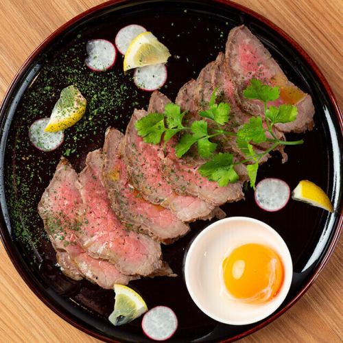 和牛ローストビーフ ウニと卵黄のソース