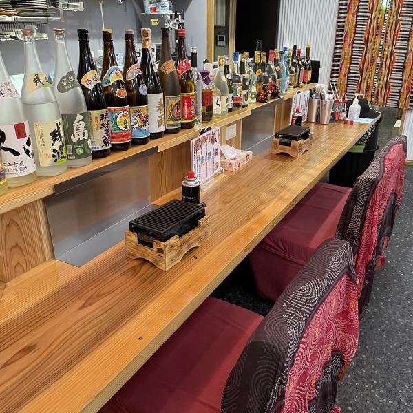 カウンター席はデートやお一人様でのご利用も大歓迎です♪お仕事帰りにちょっと1杯、お友達とおひとり様でもお気軽にご来店いただけます。お肉のおつまみやお酒を楽しみたい方には、是非当店へお越しくださいませ。