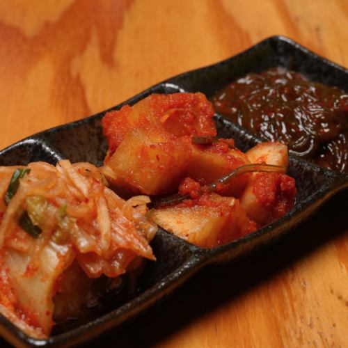 迷ったらこれ！キムチの食べ比べ「キムチ三種盛」