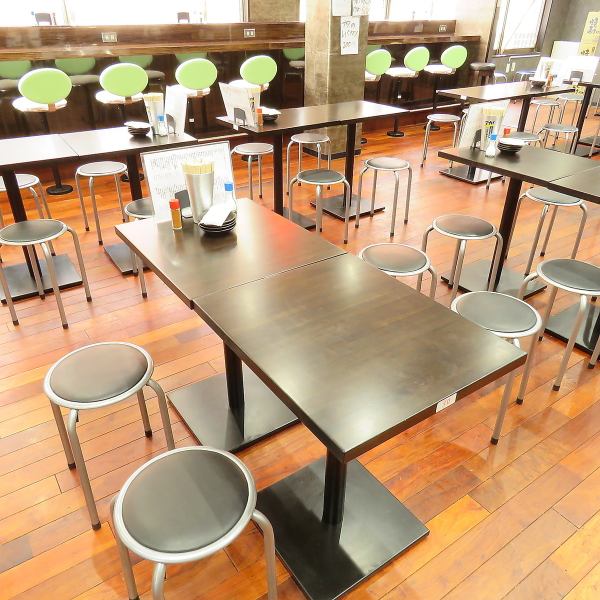 [◇ Seats can be moved freely! ◇] Table seats can be moved freely so that it can be easily used by groups and groups! We have many tables for two people, so we can accommodate small groups. It is easy to use for both families and groups.If you make a reservation as a course, you can easily pay your bills and enjoy alcohol and yakiton to your heart's content.