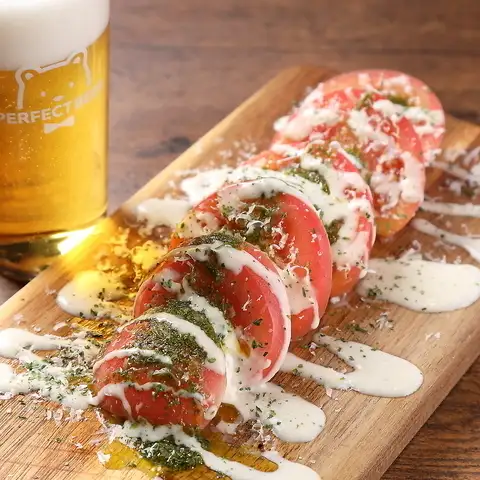 Caprese salad with tomatoes and mozzarella