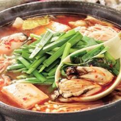 Oyster kimchi pot for one person