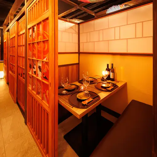 <p>【少人数個室】落ち着いて飲める大人の空間。合コンやデートにも人気の隠れ家店。情緒溢れる個室席はご接待のご利用にも最適です。風情を感じながらお時間を忘れてお寛ぎ下さいませ。ちょっとした飲み会から大人数のご宴会まで幅広くご利用頂けます♪飲み放題付プランもご用意しておりますので、是非ご利用下さい★</p>