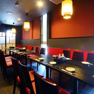The private room seats in the back are recommended for moms and company dinners! Please contact us.