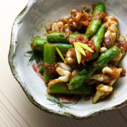 Squid and asparagus stir-fried with plum and butter