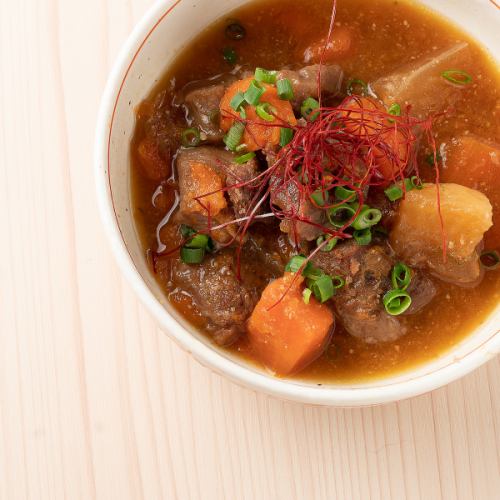 The first dish that goes well with alcohol is shiramoshi♪ Also the standard stew at popular bars!