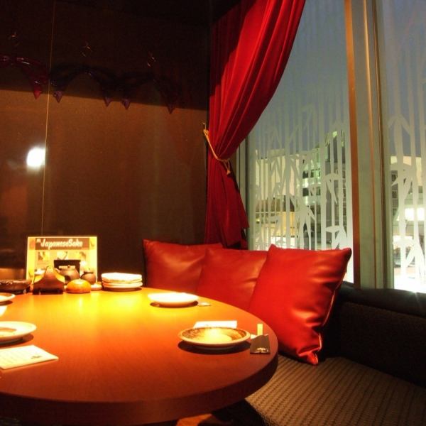 人気のソファー個室は早めのご予約が◎浦和の夜景を眺めながらお食事とお酒をどうぞ・・・