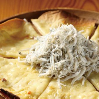 アンチョビのしらすぶっかけピザ