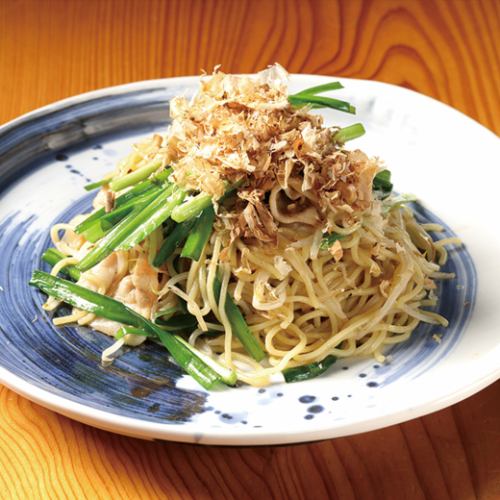 たっぷりニラの塩焼きそば