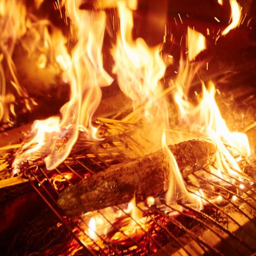 Tosa's specialty, straw-grilled cuisine, is carefully grilled one by one.