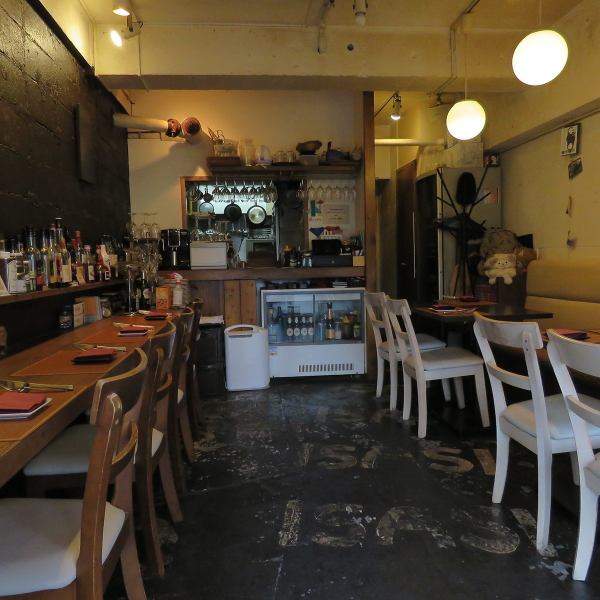 A hideaway restaurant on the 2nd floor of a building near Akebonobashi Station.When you pass through the door, you will find a calm space with about 10 seats.The quiet atmosphere is comfortable and you can spend a relaxing time without worrying about time.