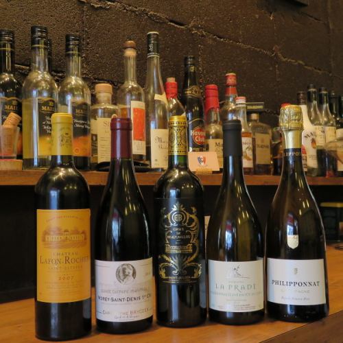 We offer a selection of carefully selected wines, mainly from France, including natural wines.