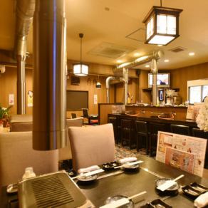 This is a table seat that can be used by 4 people.You can relax and enjoy your meal in a spacious space.It's perfect for all kinds of occasions, such as family meals and drinking parties with friends!