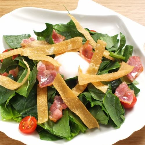 Spinach and bacon hot ball salad