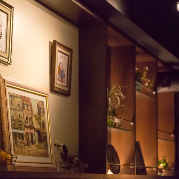 デートなどにもぴったりな誕生日や記念日のお祝いに、当店で特別なサプライズはいかがでしょうか！照明やBGMでロマンチックな雰囲気を演出し、感動的な瞬間をサポートいたします♪特別なデザートプレートも1200円(税込)でご用意が可能◎大切な人が喜ぶ顔を見るのは最高の思い出になります♪