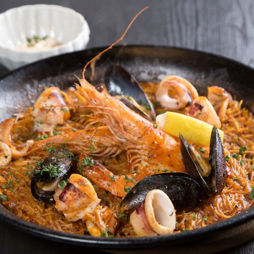 《icoの新名物》海老や魚介の旨味が凝縮！新名物パエリア風パスタ【海鮮フィデウア 2名様サイズ】