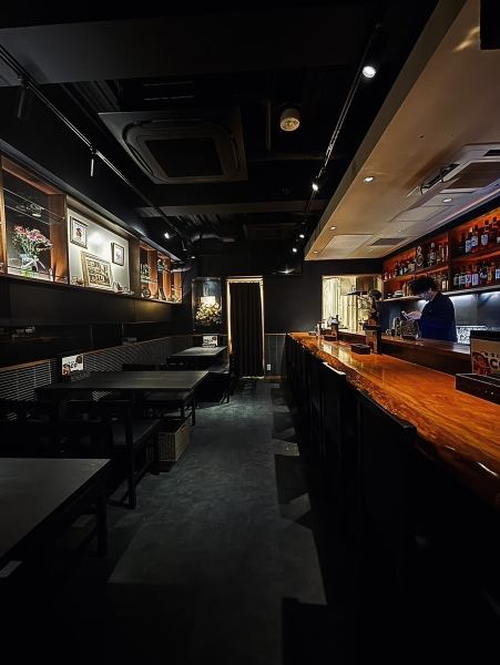 最大20名様まで着席可能な広々とした空間☆会社の宴会やサークルの集まりなど、大人数でのパーティー利用に最適！周りを気にせず盛り上がれるので、一体感のある時間を過ごせます！美味しい料理とおしゃれな雰囲気の中、ワイワイ楽しいひとときをお過ごしください♪貸切利用についても、お気軽にご相談くださいませ◎