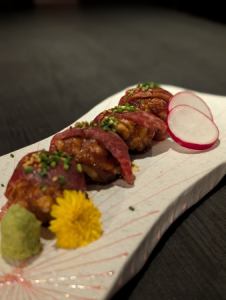 白子の醤油焼き和牛炙り巻き