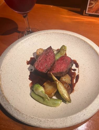 鹿もものロースト ～赤ワインソース～