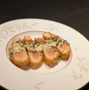 サーモンのレアカツ　野沢菜わさびタルタル