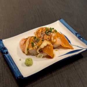サーモンのマヨ醤油炙り寿司2貫