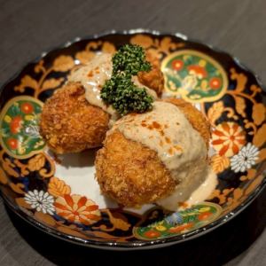 蟹クリームコロッケ2個〈蟹味噌ソース〉