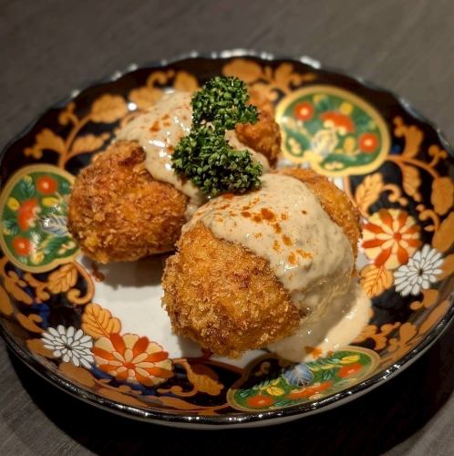 蟹クリームコロッケ2個〈蟹味噌ソース〉